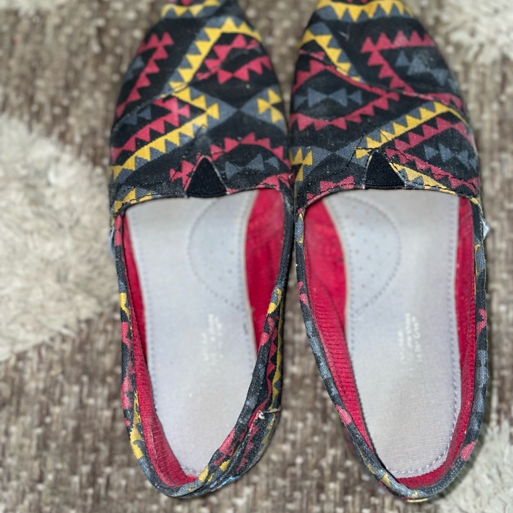 Toms Black and Red Patterned Flats